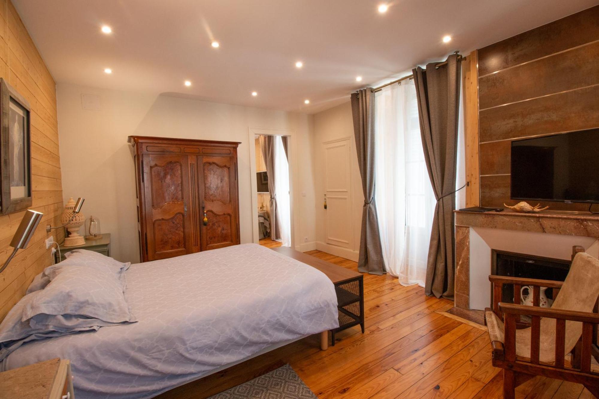 Le 41 Avenue Foch Hotel Bagneres-de-Luchon ภายนอก รูปภาพ