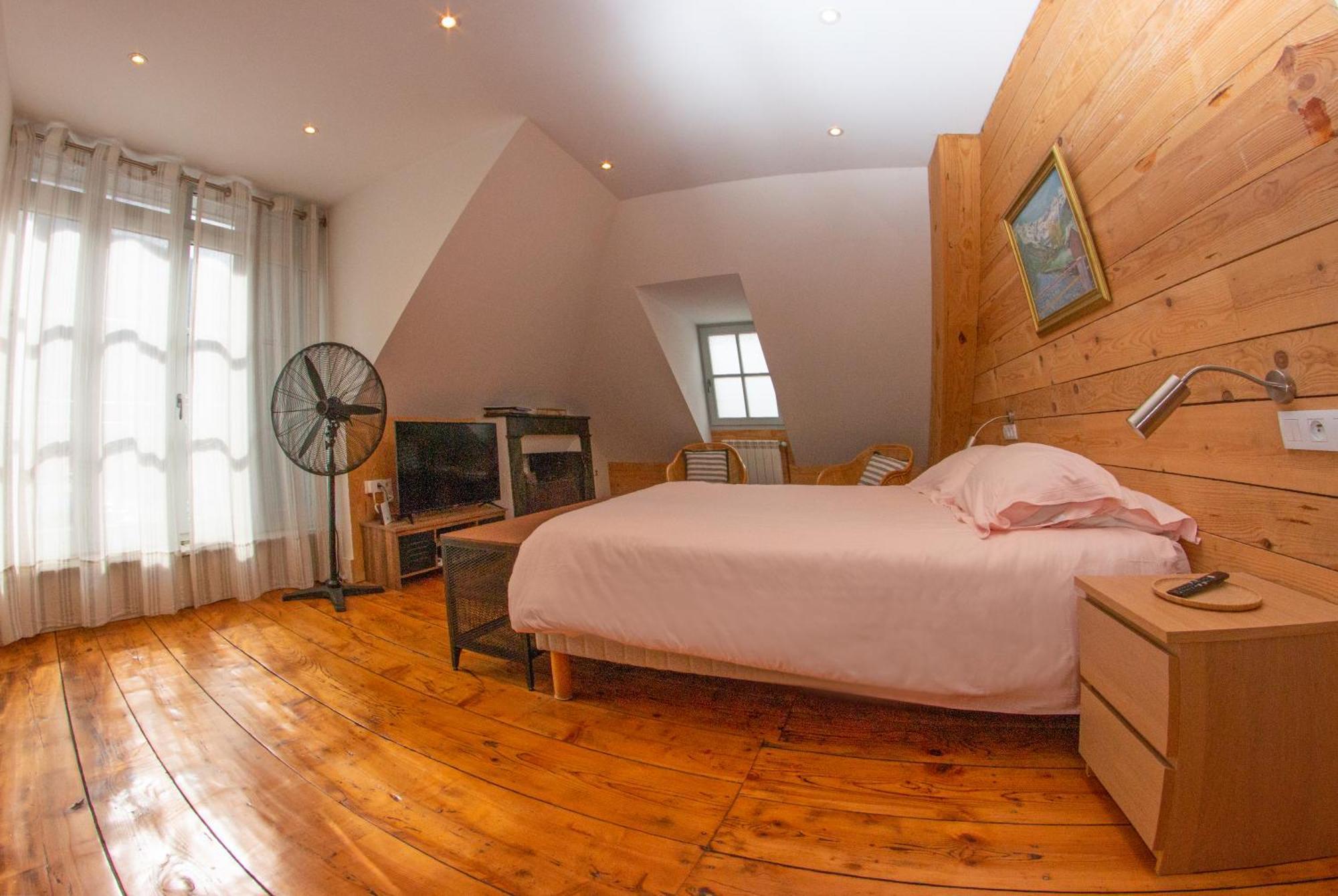 Le 41 Avenue Foch Hotel Bagneres-de-Luchon ภายนอก รูปภาพ