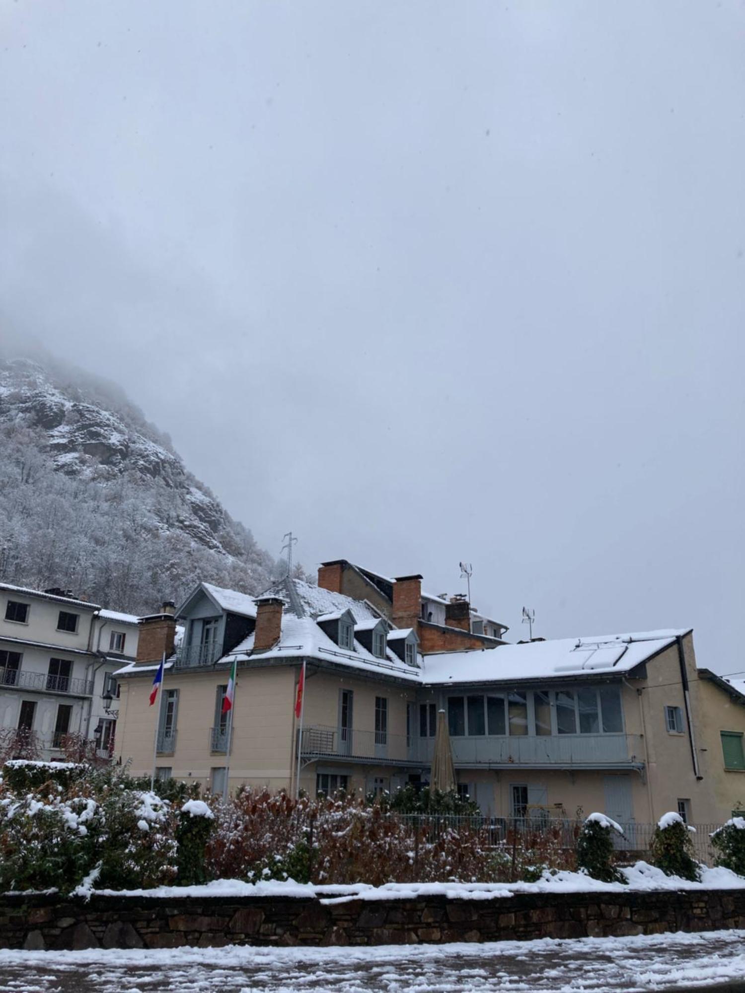 Le 41 Avenue Foch Hotel Bagneres-de-Luchon ภายนอก รูปภาพ